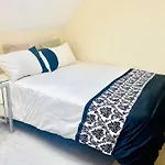 Charming Entire 2-Bedroom House In Milton Keynes